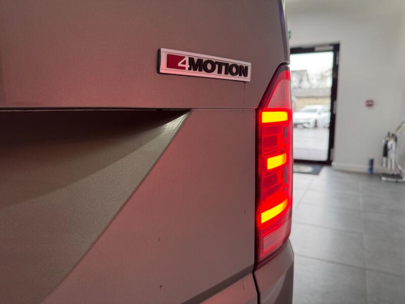 VOLKSWAGEN TRANSPORTER KOMBI