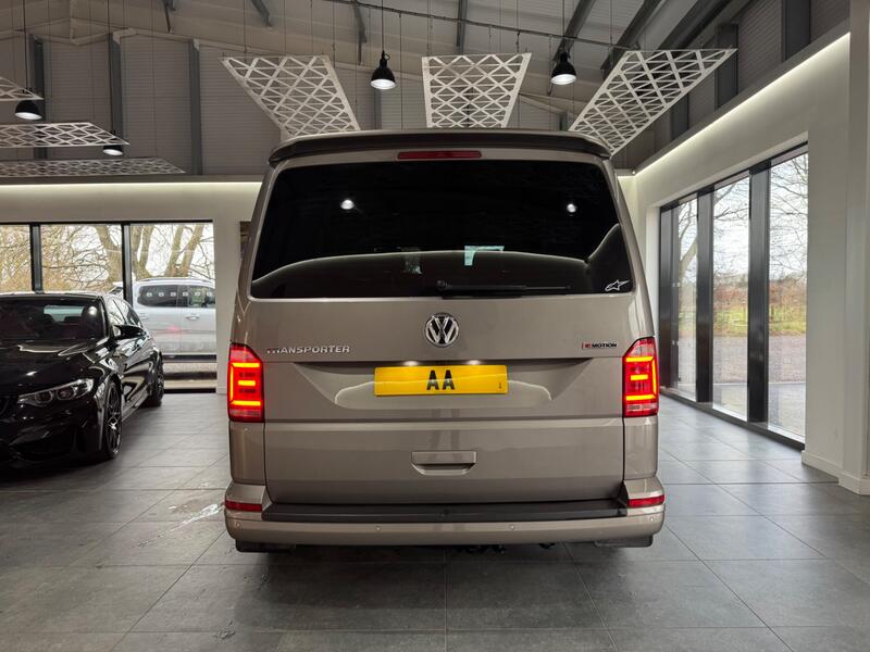 VOLKSWAGEN TRANSPORTER KOMBI