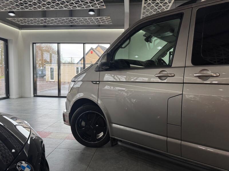 VOLKSWAGEN TRANSPORTER KOMBI