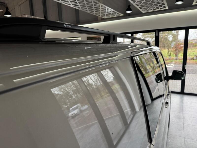 VOLKSWAGEN TRANSPORTER KOMBI