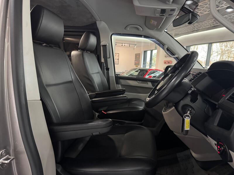 VOLKSWAGEN TRANSPORTER KOMBI