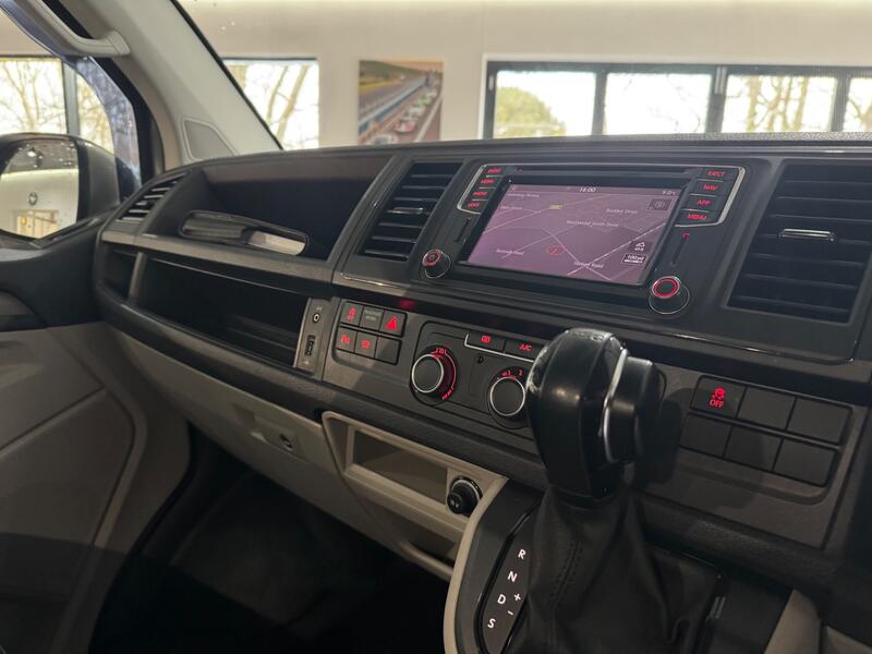 VOLKSWAGEN TRANSPORTER KOMBI