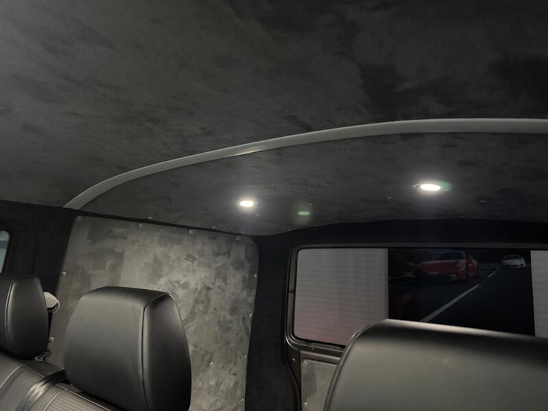 VOLKSWAGEN TRANSPORTER KOMBI
