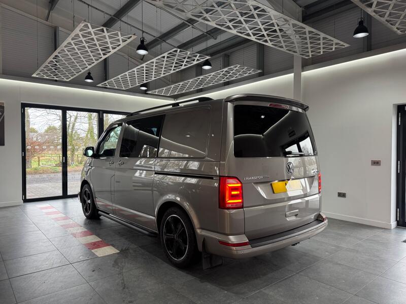VOLKSWAGEN TRANSPORTER KOMBI