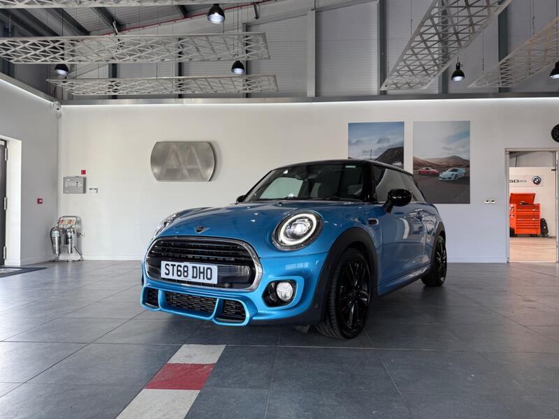 MINI HATCH