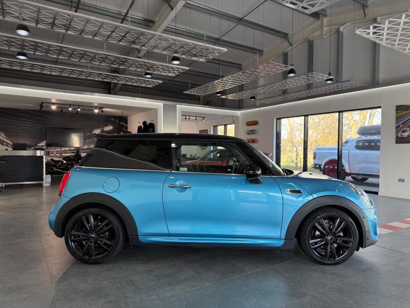 MINI HATCH