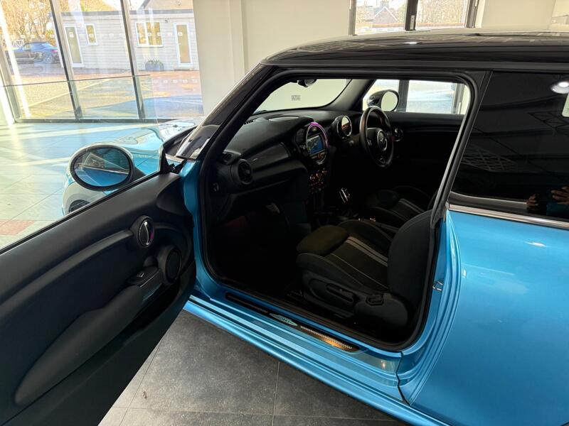 MINI HATCH
