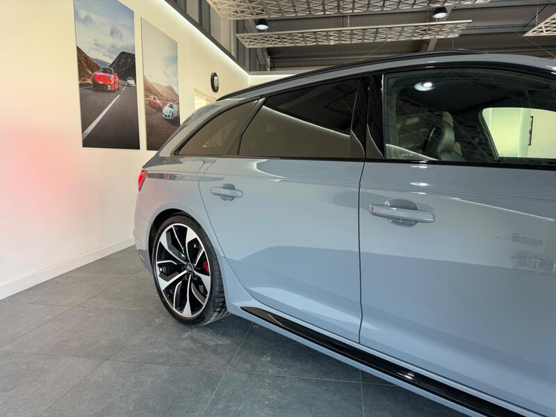 AUDI RS4