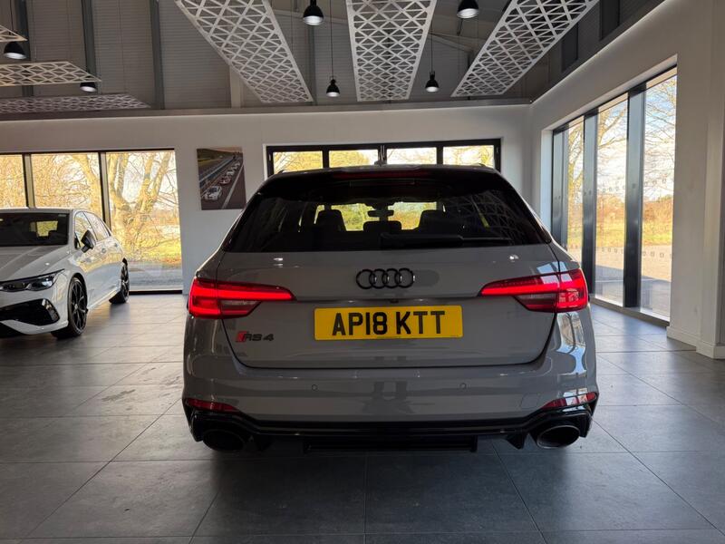 AUDI RS4
