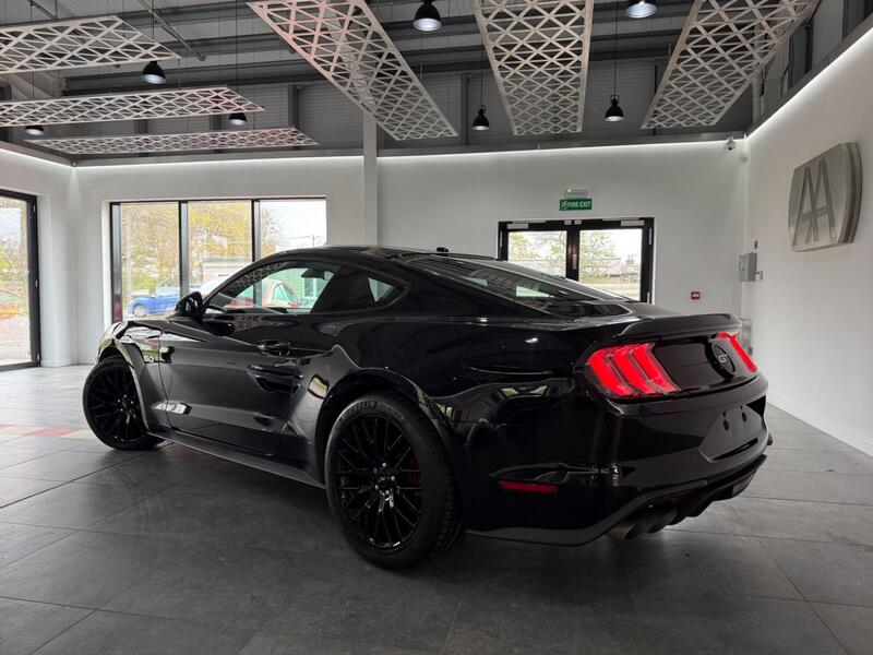 FORD MUSTANG