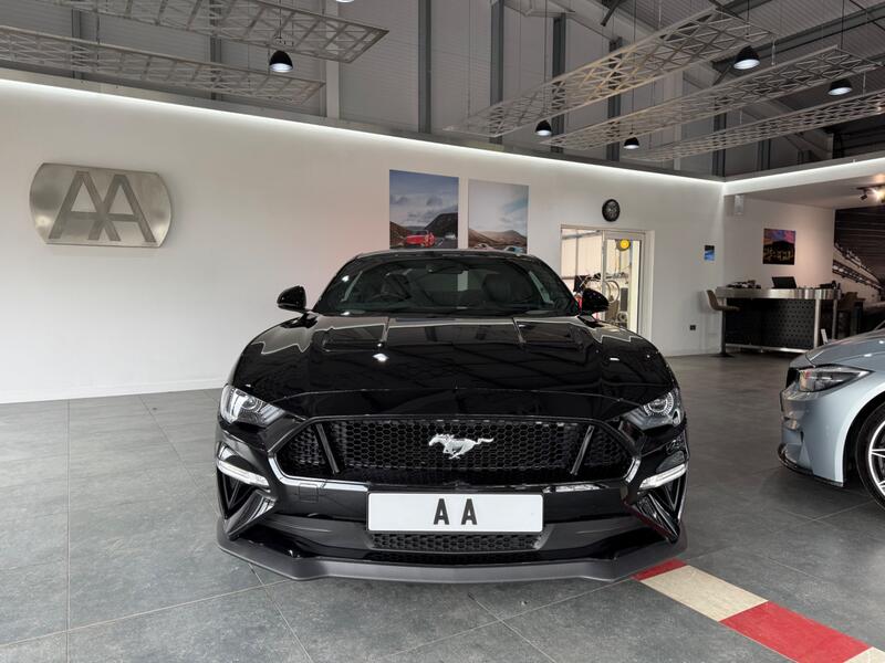 FORD MUSTANG