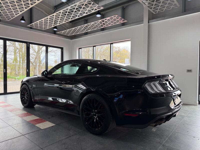 FORD MUSTANG