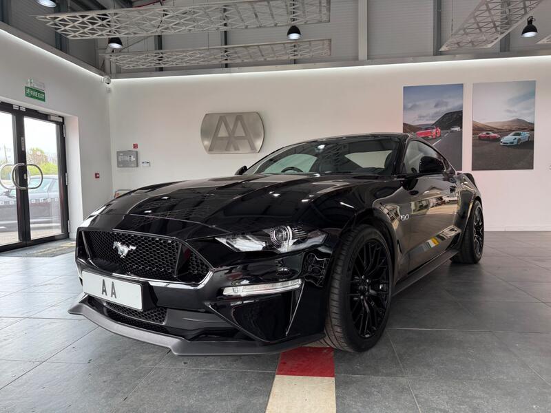 FORD MUSTANG