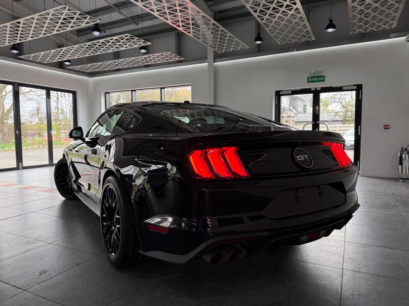 FORD MUSTANG