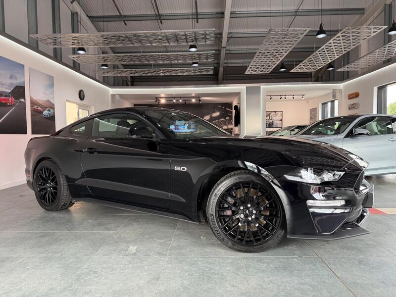 FORD MUSTANG