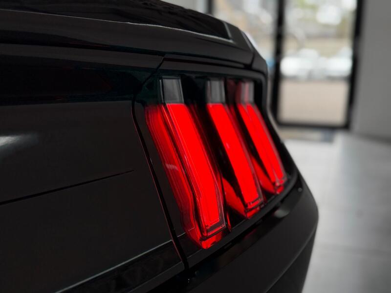 FORD MUSTANG