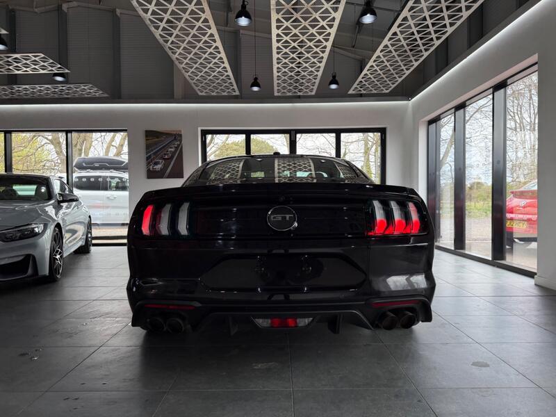 FORD MUSTANG