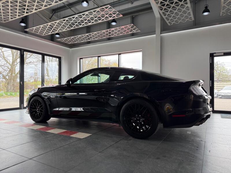 FORD MUSTANG