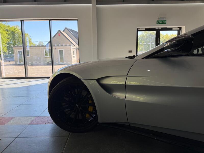ASTON MARTIN VANTAGE