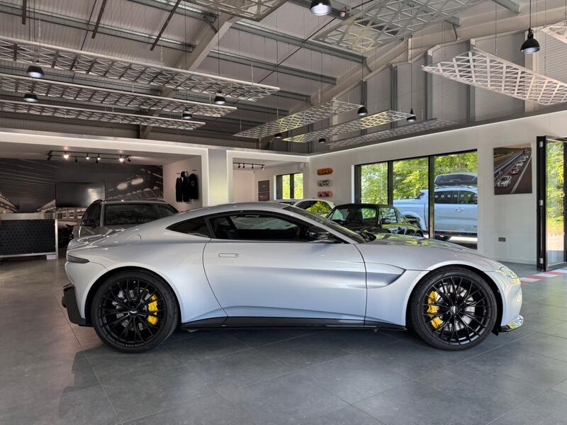 ASTON MARTIN VANTAGE