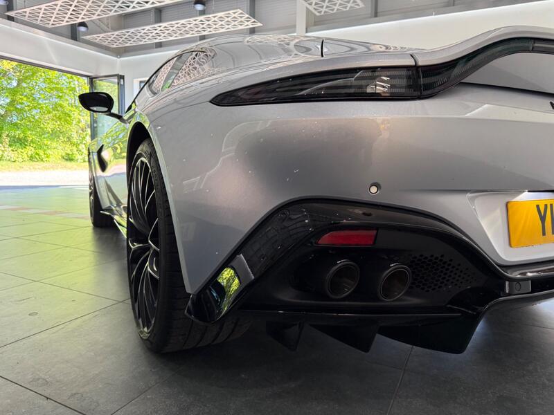 ASTON MARTIN VANTAGE