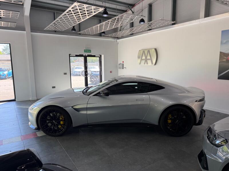 ASTON MARTIN VANTAGE