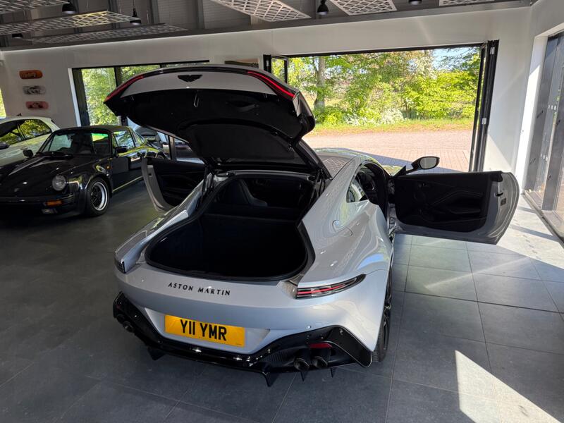 ASTON MARTIN VANTAGE