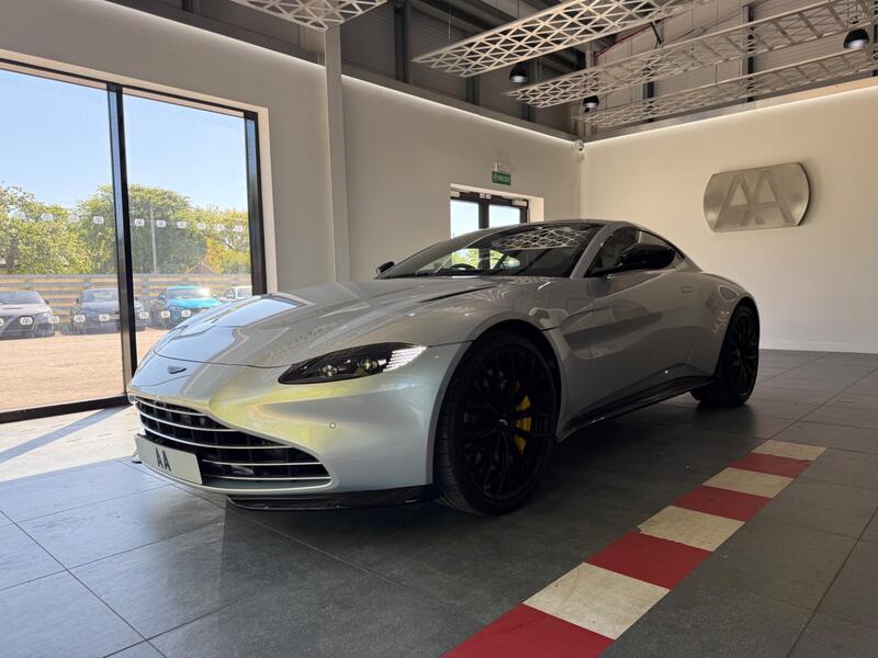 ASTON MARTIN VANTAGE