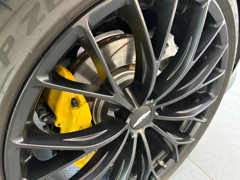 ASTON MARTIN VANTAGE