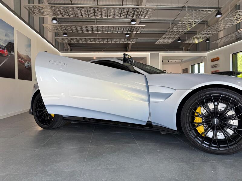 ASTON MARTIN VANTAGE