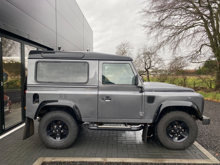 LAND ROVER DEFENDER