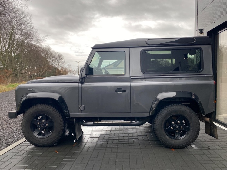 LAND ROVER DEFENDER