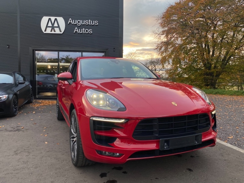 PORSCHE MACAN