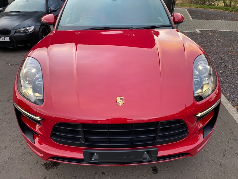 PORSCHE MACAN
