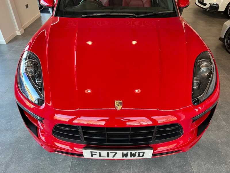 PORSCHE MACAN