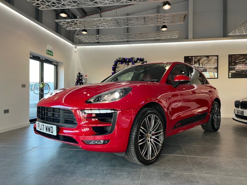 PORSCHE MACAN