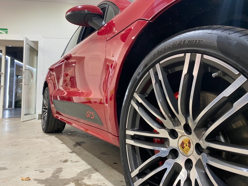 PORSCHE MACAN