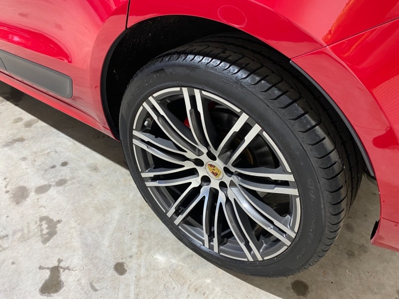 PORSCHE MACAN