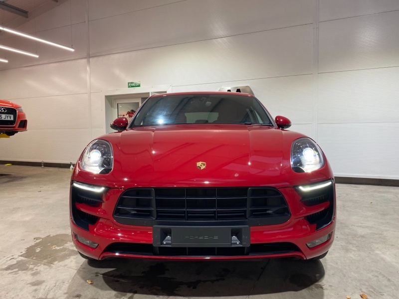 PORSCHE MACAN