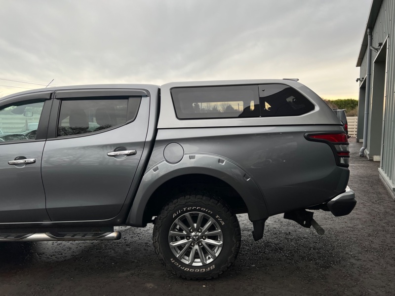 MITSUBISHI L200