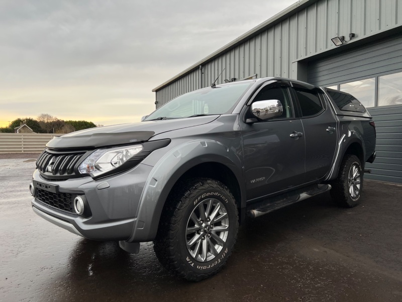 MITSUBISHI L200