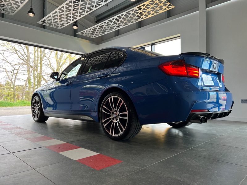 BMW 3 SERIES