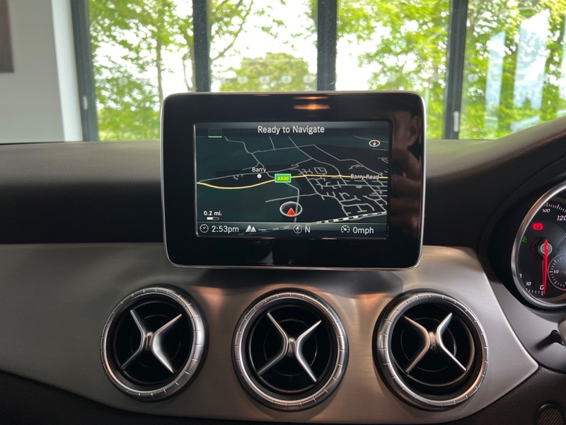 MERCEDES-BENZ CLA