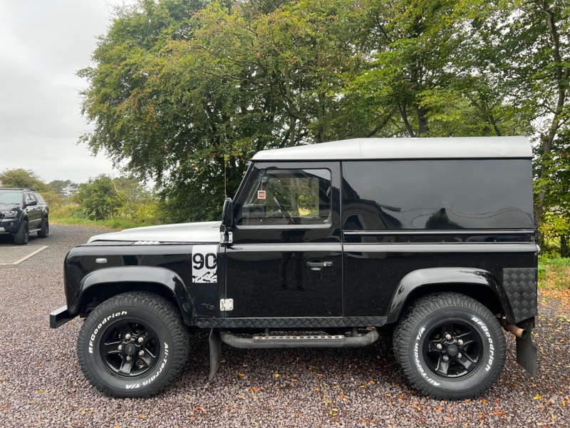 LAND ROVER DEFENDER 90