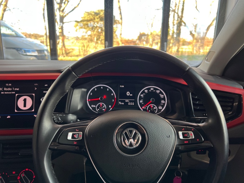 VOLKSWAGEN POLO