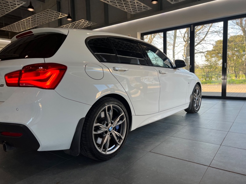 BMW 1 SERIES