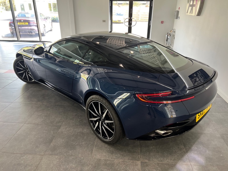 ASTON MARTIN DB11