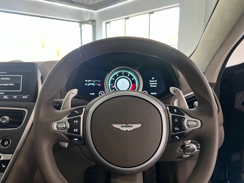 ASTON MARTIN DB11